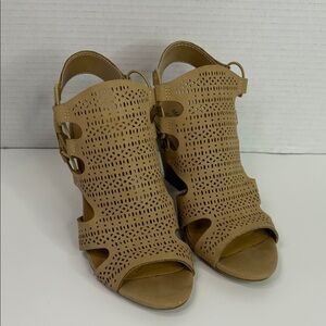 Manhattan Collection Nude Laser Cut Heeled Sandals Size 6 Boho Cutout